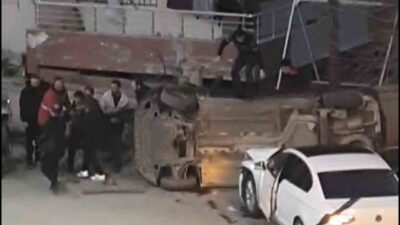 Adıyaman’da iki otomobilin çarpışması sonucu meydana gelen kazada 3 kişi