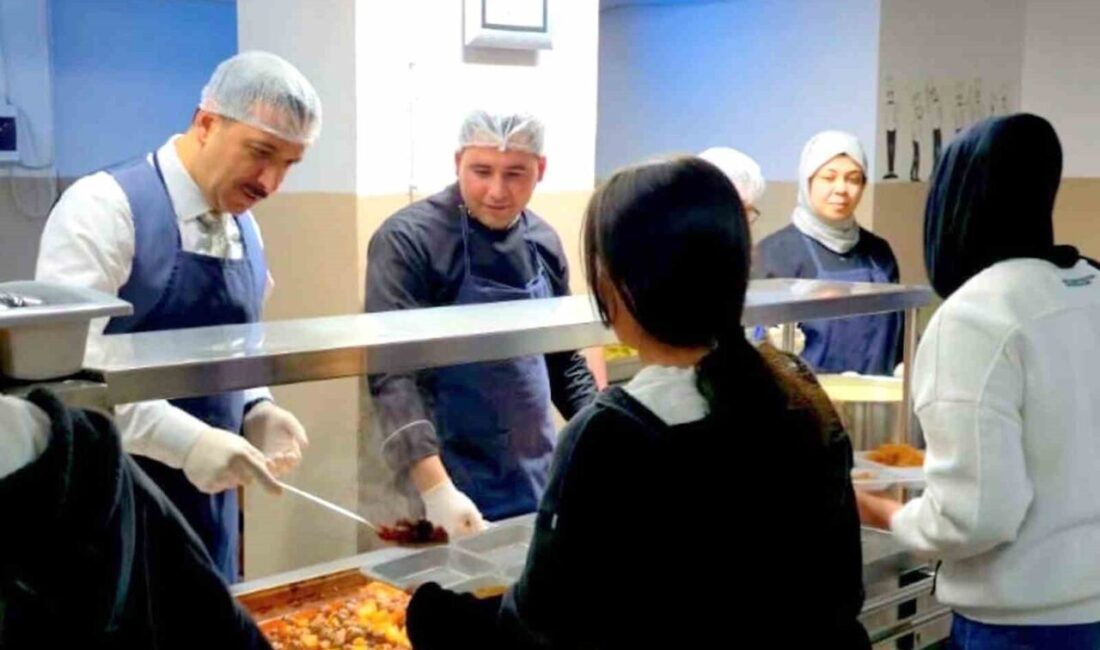 Manisa İl Milli Eğitim Müdürü Mehmet Uğurelli, Gördes’te öğrencilerle aynı