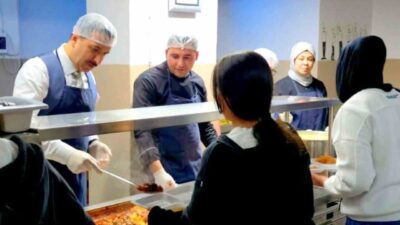 Manisa İl Milli Eğitim Müdürü Mehmet Uğurelli, Gördes’te öğrencilerle aynı