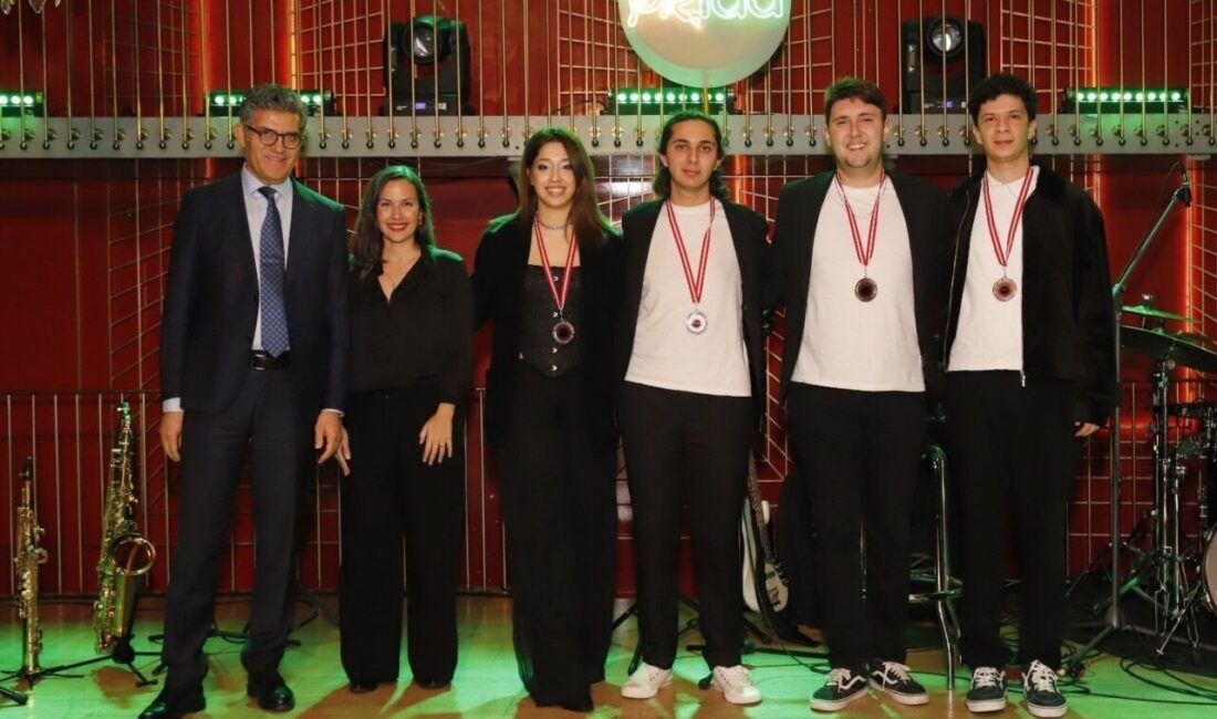 Anadolu Üniversitesi İletişim Bilimleri Fakültesi öğrencileri, PRİDA İletişim Ödülleri ile