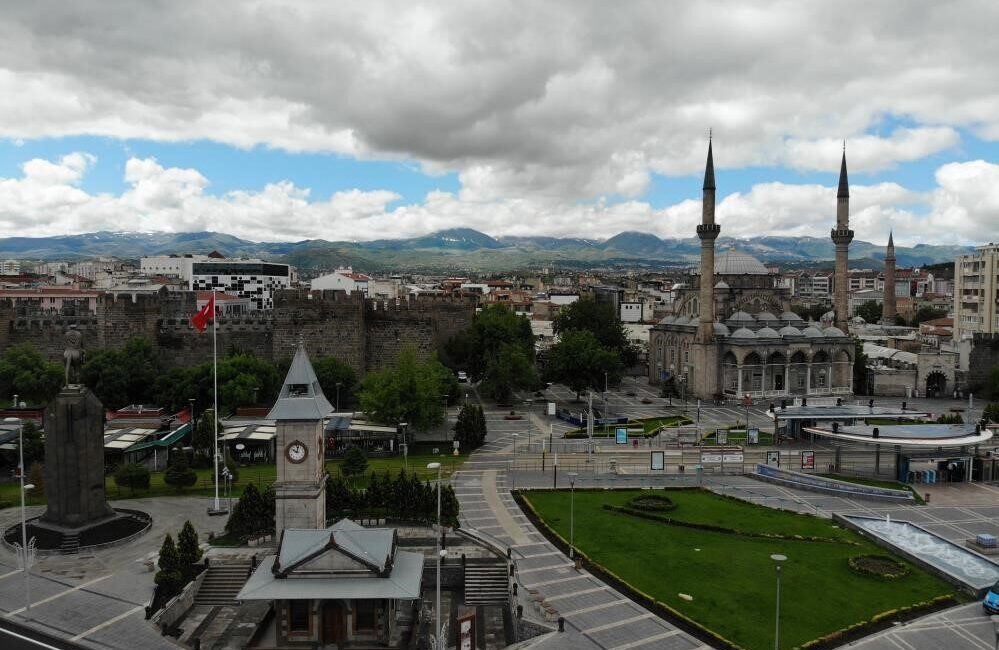 Baharın müjdecisi olarak bilinen cemre, Ramazan’ın ilk gününde havaya düşecek.