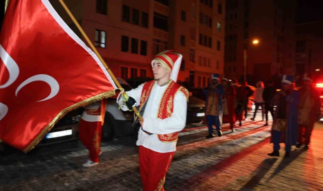 Nevşehir’de vatandaşlar ilk sahura mehteran takımının marşlarıyla uyandı. Nevşehir’de Ramazan
