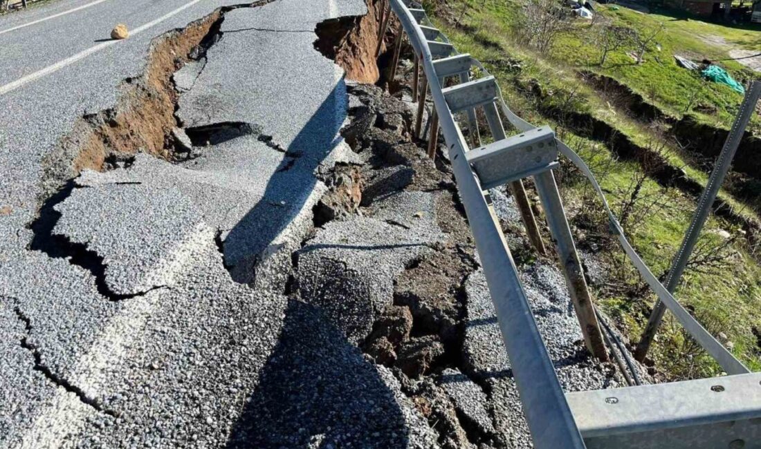 İncirliova-Tire karayolunda toprak kayması nedeniyle trafik tek şeritten sağlanıyor. Aydın’da