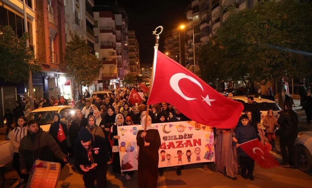 Aydın’ın İncirliova ilçesinde Ramazan ayının gelişi ilçede düzenlenen Fener Alayı