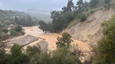 Aydın’ın İncirliova ilçesinde etkili olan sağanak yağış sonrası su taşkını