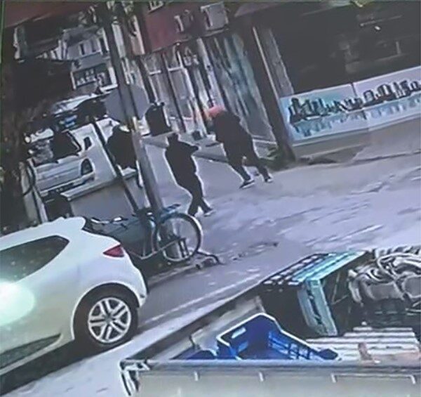 Bursa’nın İnegöl ilçesinde meydana gelen cinayetin yeni görüntüleri ortaya çıktı.