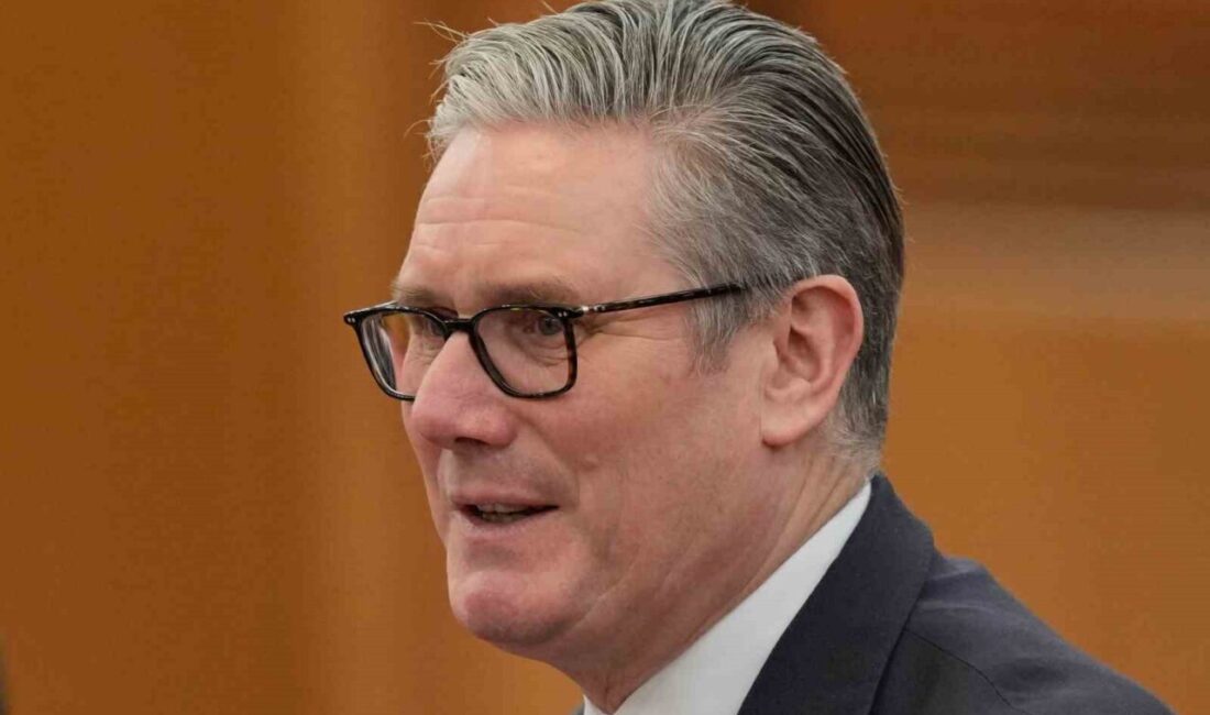 İngiltere Başbakanı Keir Starmer, cinsel istismar şebekesi kurmakla suçlanan ABD’li
