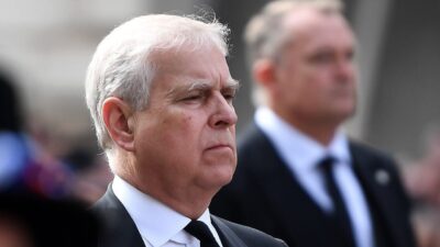 İngiltere hükümetinden bir yetkili, ABD’li milyarder Jeffrey Epstein’le bağlantısı nedeniyle