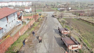 Eskişehir’in İnönü İlçesi’nde yol iyileştirme ve temizlik çalışmaları aralıksız sürüyor.