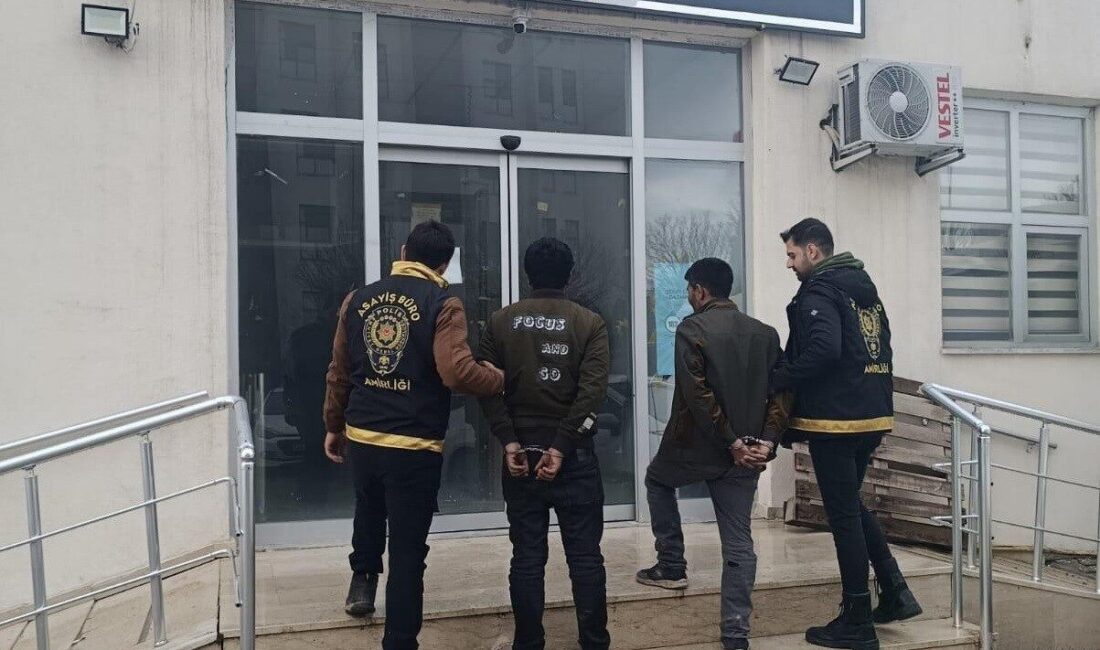 Adıyaman’ın Besni ilçesinde, yapımına ara verilen bir ev inşaatından yaklaşık
