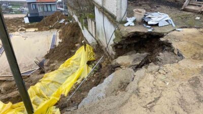 Kocaeli’nin İzmit ilçesinde inşaat çalışması sırasında meydana gelen toprak kayması