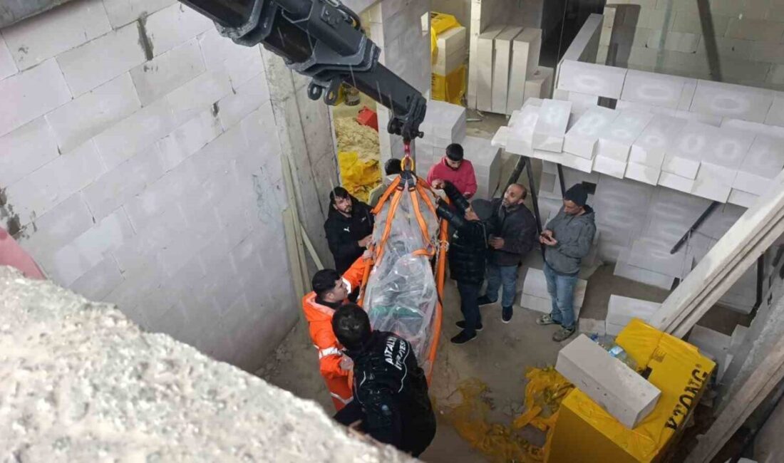 Antalya’nın Side Mahallesi’nde otel inşaatında çalışırken zemin kata düşen inşaat