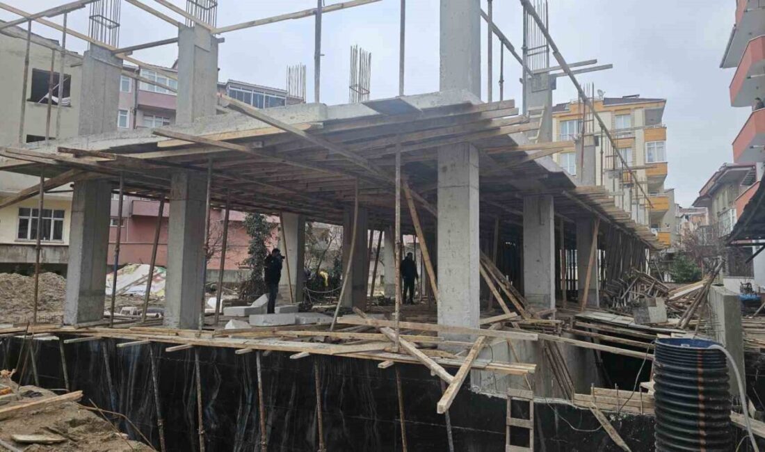 Tekirdağ’ın Çerkezköy ilçesinde inşaatta çalışırken yaklaşık 4 metre yükseklikten düşen