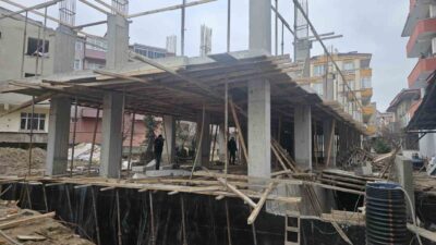 Tekirdağ’ın Çerkezköy ilçesinde inşaatta çalışırken yaklaşık 4 metre yükseklikten düşen