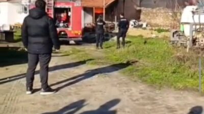 Edirne’nin İpsala ilçesinde tek katlı bir evin çatısında çıkan yangın