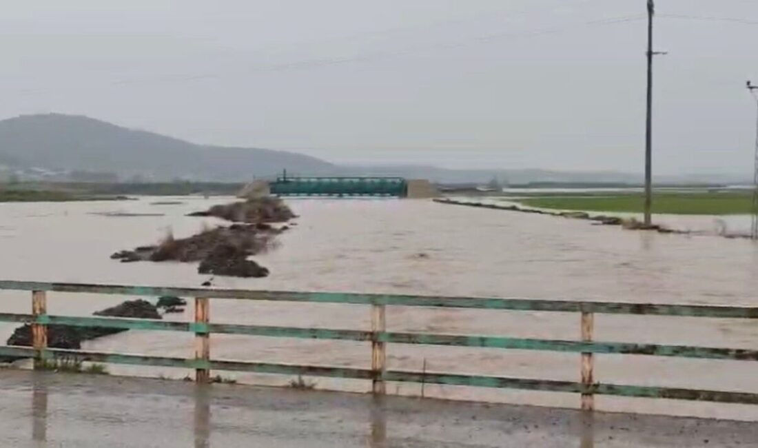 Gaziantep’te etkili olan sağanak yağış sabaha kadar aralıksız devam etti.