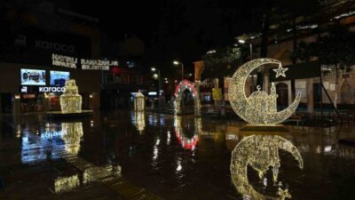 Isparta Belediyesi, on bir ayın sultanı Ramazan ayı dolayısıyla cadde,