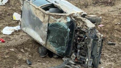 Isparta’nın Gelendost ilçesinde kontrolden çıkarak şarampole yuvarlanan otomobilde 1’i ağır