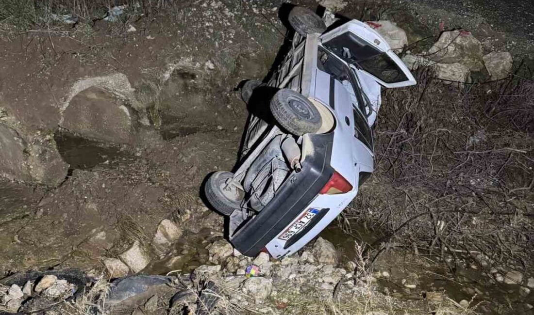 Isparta–Konya D-330 kara yolunda daralan yolda kontrolden çıkan otomobilin şarampole