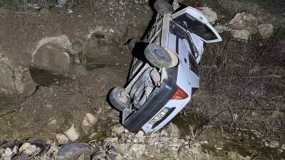 Isparta–Konya D-330 kara yolunda daralan yolda kontrolden çıkan otomobilin şarampole