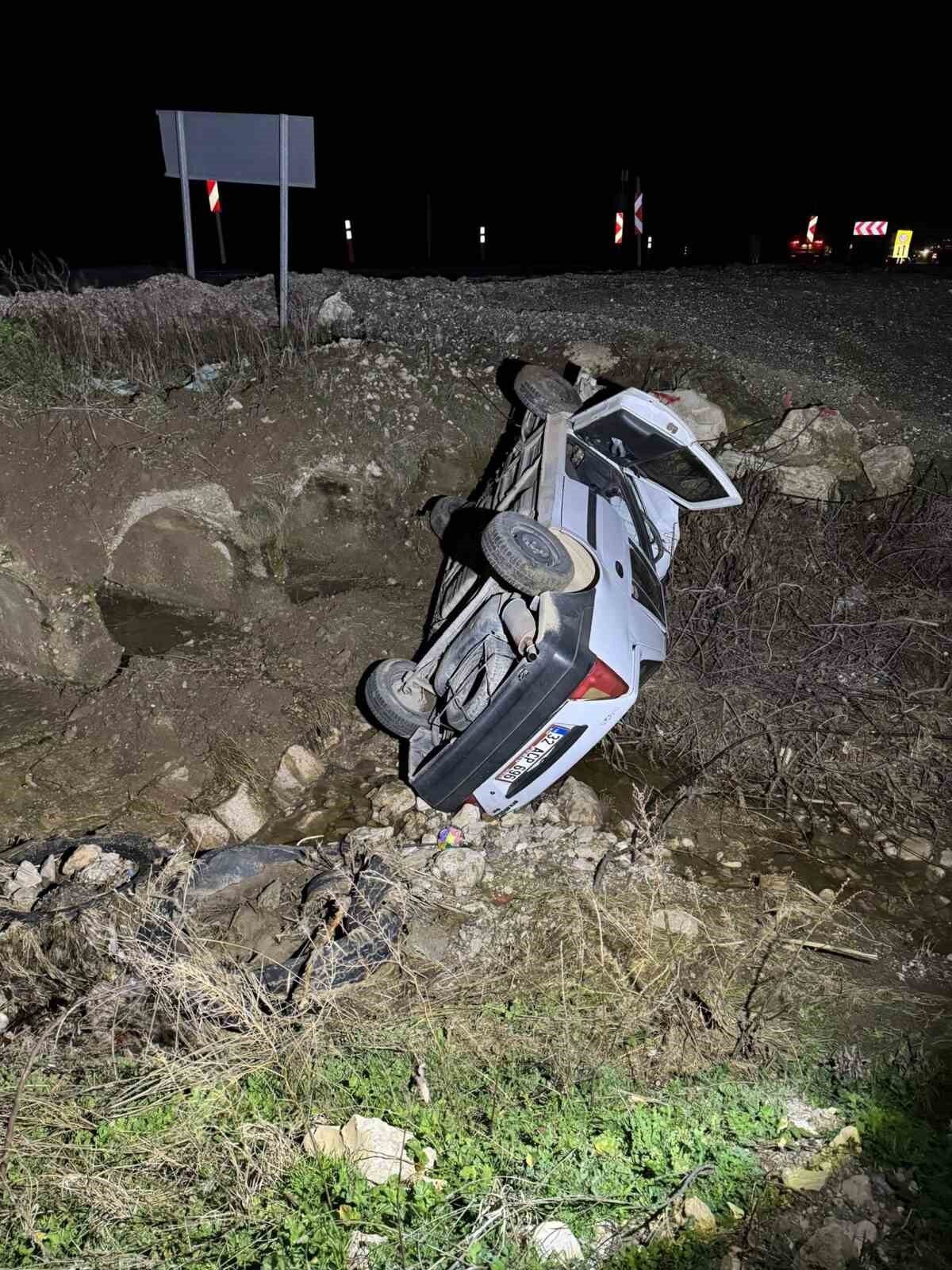 Isparta–Konya D-330 kara yolunda daralan yolda kontrolden çıkan otomobilin şarampole