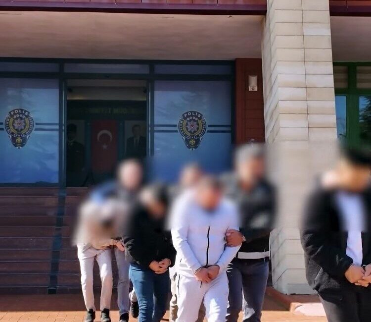 Isparta’da polis ekiplerince uyuşturucu madde ticaretine yönelik düzenlenen operasyonda çeşitli