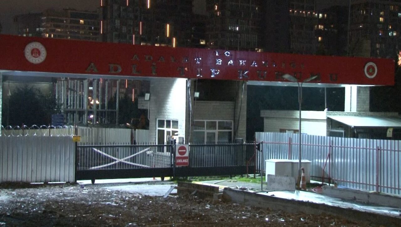 İstanbul’un Arnavutköy ilçesinde tartıştığı ağabeyini silahla vurarak öldüren ve ardından