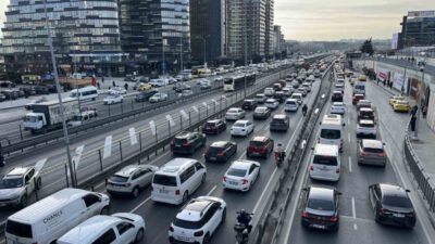 İstanbul’da haftanın ilk günü iftar öncesi trafik yoğunluğu yüzde 81’e