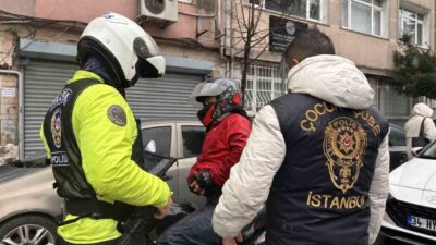 Fatih’teki okul çevrelerinde polis ekiplerince denetim yapıldı. Yarıyıl tatilinin bitmesinin