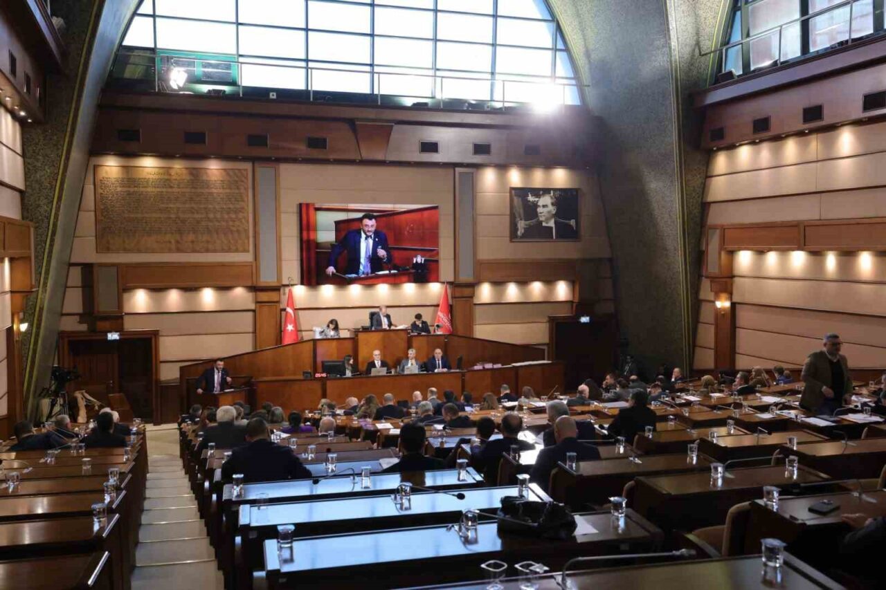 İstanbul Büyükşehir Belediyesi (İBB) Meclisi’nde, İstanbul’da metrobüs, otobüs, vapur ve