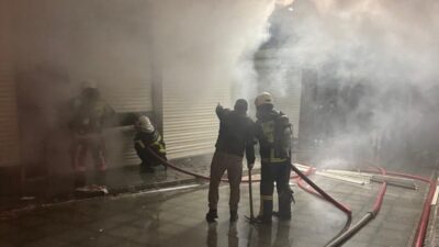 Adıyaman’ın Besni ilçesinde bir dükkanda çıkan yangın korkuttu. Edinilen bilgilere