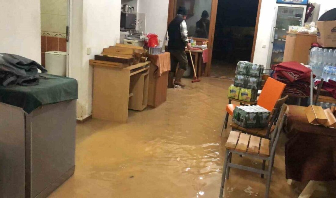 Muğla’nın Datça ilçesinde etkili olan yağışla beraber derenin taşması sonucu