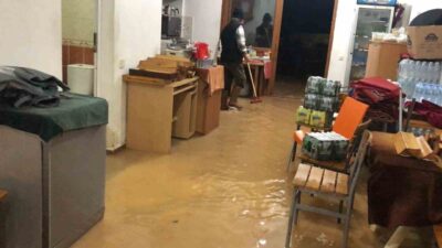 Muğla’nın Datça ilçesinde etkili olan yağışla beraber derenin taşması sonucu