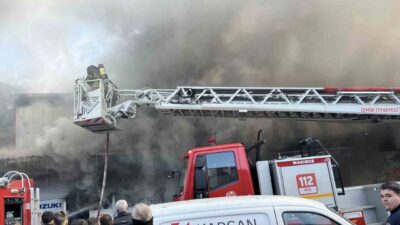 İzmir Buca 6. Sanayi Sitesi’ndeki bir yedek parça dükkanında çıkan