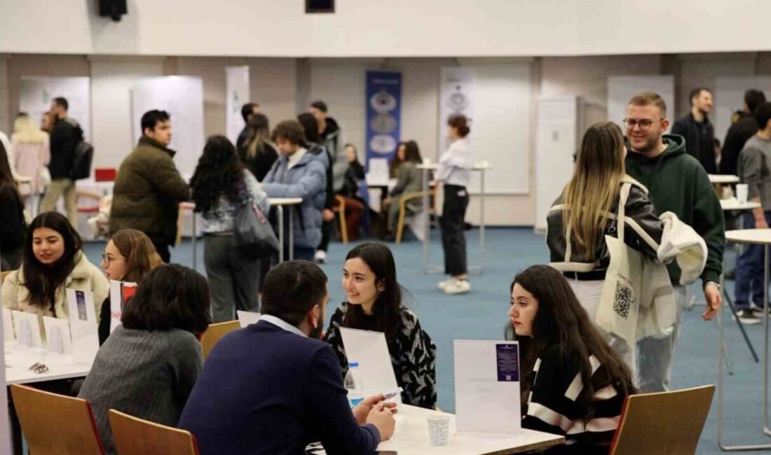 İzmir Ekonomi Üniversitesi (İEÜ), öğrencilerine ve mezunlarına yeni iş fırsatları
