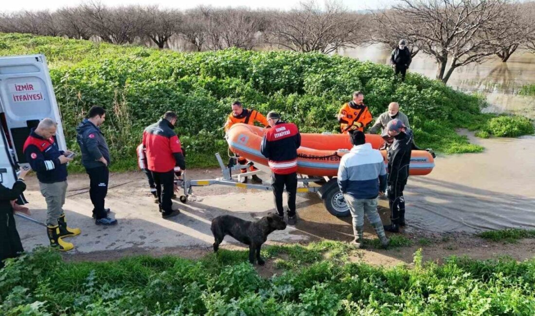 İzmir’de etkili olan yoğun yağışların ardından Büyükşehir Belediyesi İtfaiyesi, Menemen