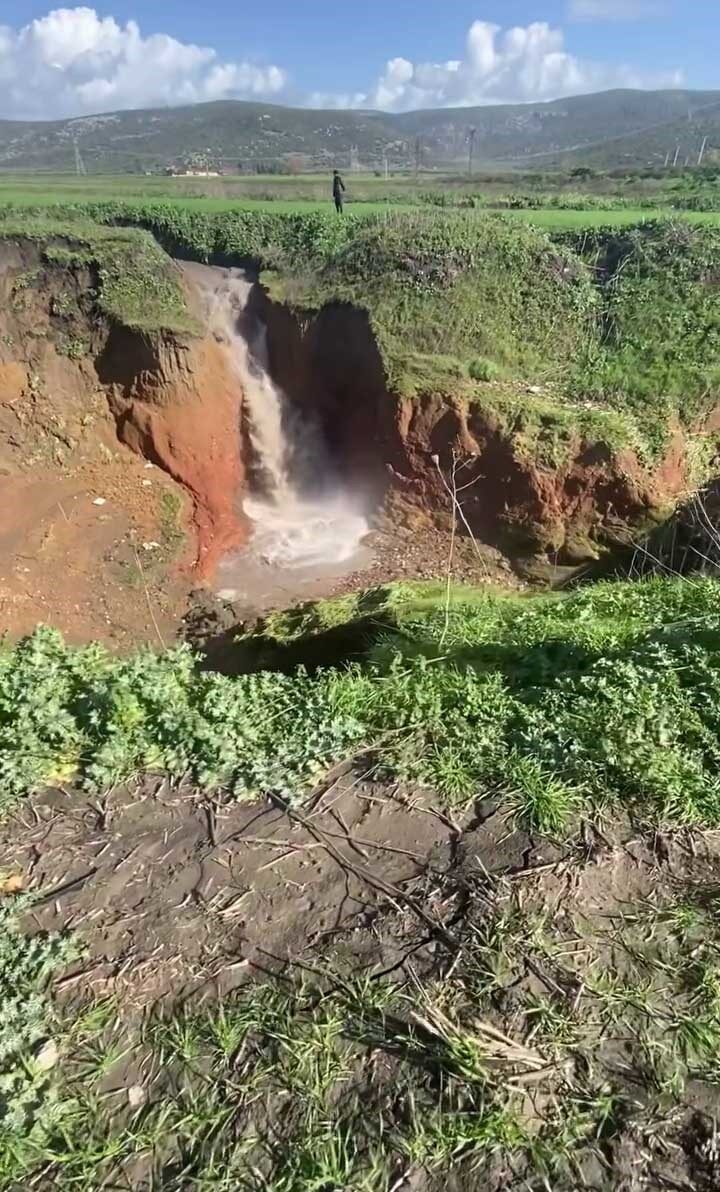 İzmir’in Menderes ilçesinde 2019 yılında meydana gelen obruk oluşumlarıyla gündeme