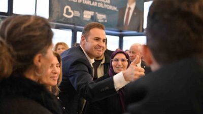 Balıkesir Büyükşehir Belediye Başkanı Ahmet Akın, İzmir’de yaşayan hemşehrileriyle iftar