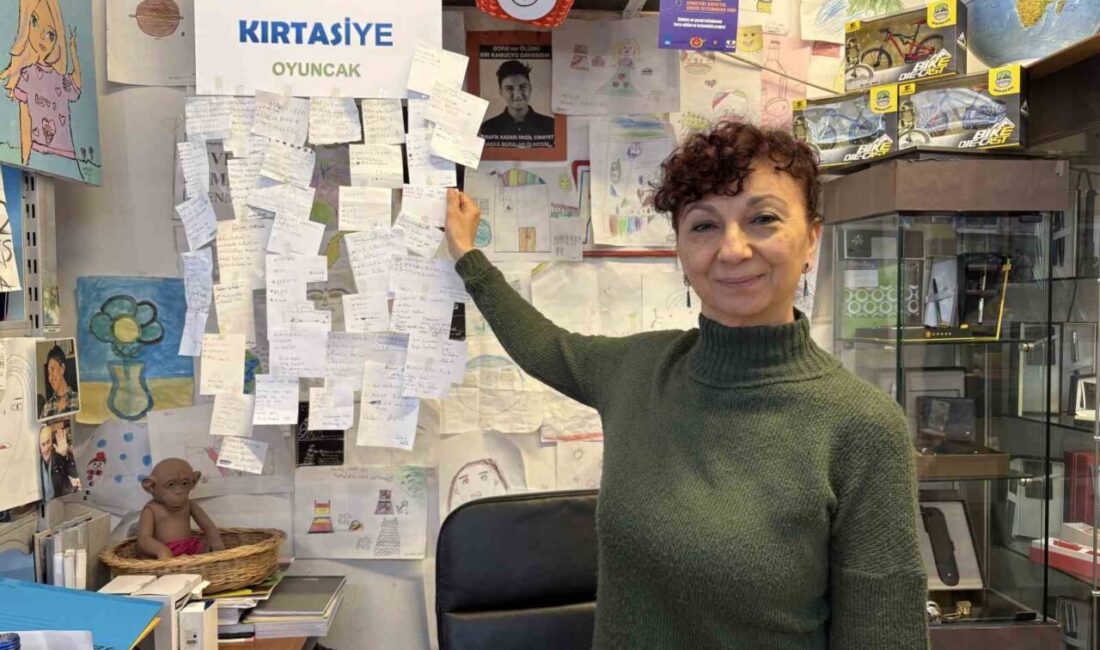 İzmir’de bir kırtasiye işletmecisi, toplumsal dayanışma kültürünü yaygınlaştırmak amacıyla ’askıda