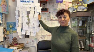 İzmir’de bir kırtasiye işletmecisi, toplumsal dayanışma kültürünü yaygınlaştırmak amacıyla ’askıda