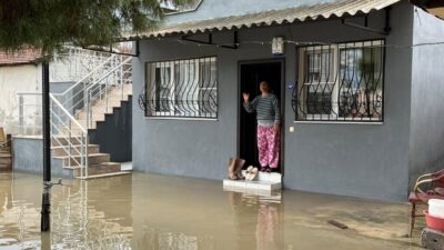 Meteoroloji Genel Müdürlüğü’nün “sarı kodlu” uyarısının ardından İzmir genelinde etkili