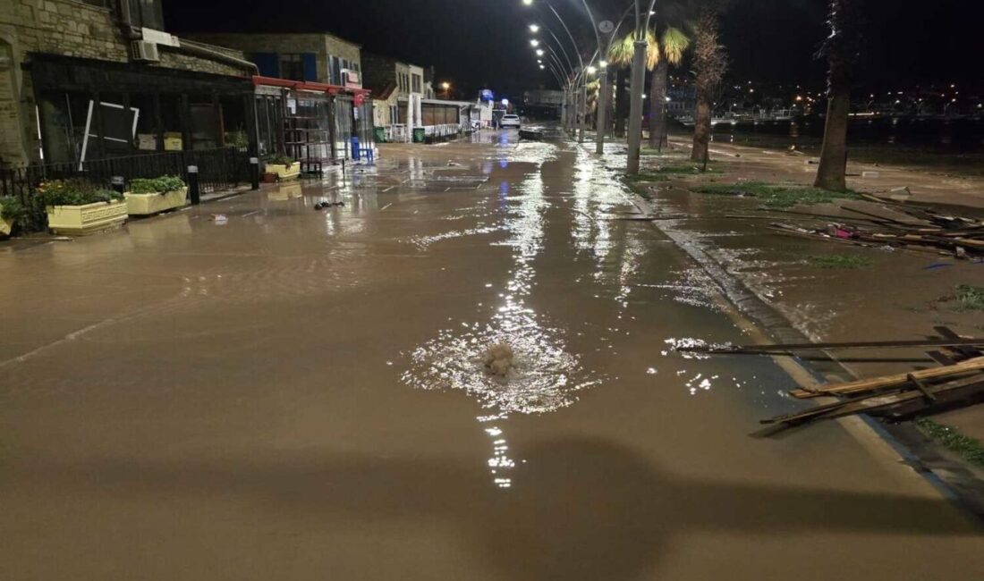 İzmir’in Foça ilçesine bağlı Yeni Foça bölgesinde gece başlayan şiddetli