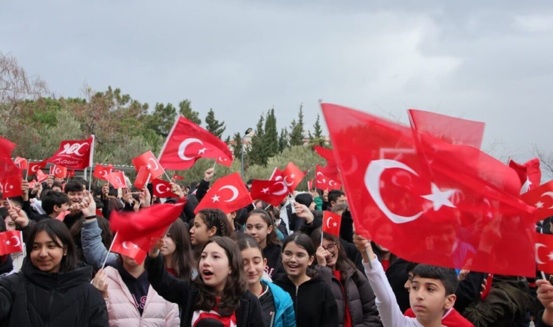 İzmir’de 2025-2026 eğitim öğretim yılının ikinci dönemi, “Bayrak Sevgisi” temasıyla