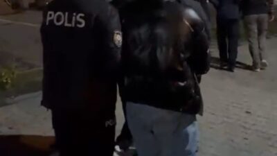 İzmir’in Bornova ilçesinde kendilerine polis süsü vererek yabancı uyruklu öğrencileri