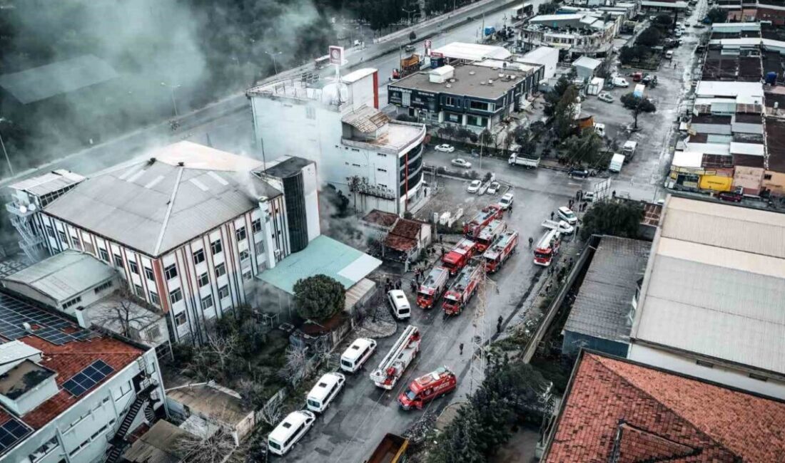 İzmir’in Bornova ilçesinde 5 katlı bir ayakkabı fabrikasının zemin katında
