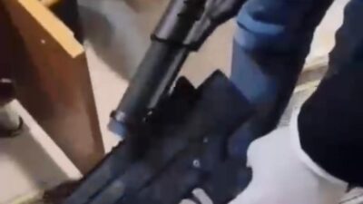 İzmir’in Karabağlar ilçesinde ateşli silahla yaralanma ihbarı üzerine bir eve