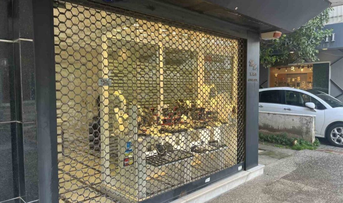 İzmir’in Konak ilçesinde bir kuyumcuya yönelik silahlı soygun girişiminde bulunan