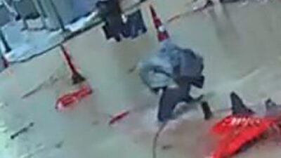 İzmir’de öğle saatlerinden itibaren etkili olan sağanak yağış ve fırtına