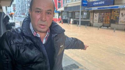 İzmir’de gece boyunca etkili olan sağanak yağış bazı cadde ve