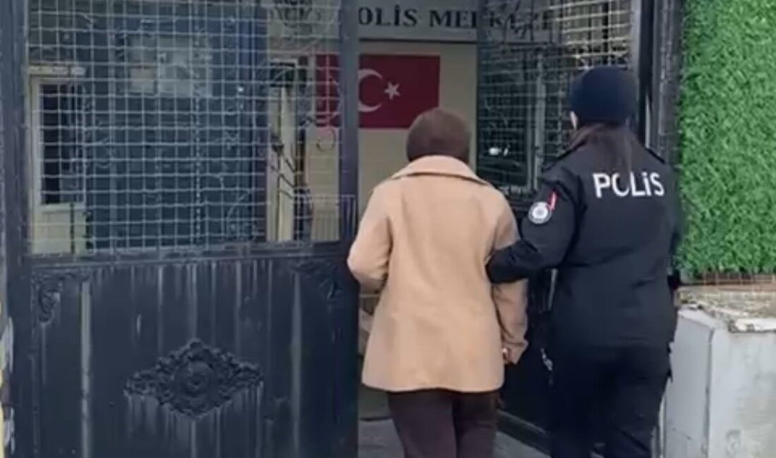 İzmir’in Bayraklı ilçesinde polis ekipleri tarafından durdurulan ve 15 yıl